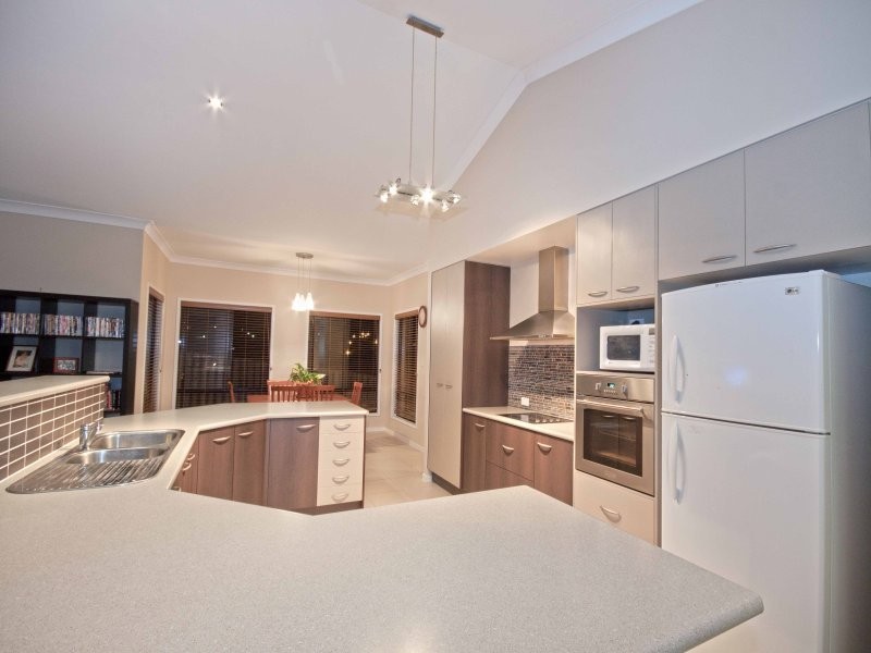5 Angourie Crescent, Pacific Pines QLD 4211