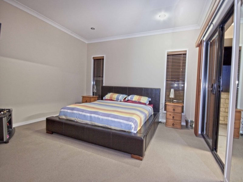 5 Angourie Crescent, Pacific Pines QLD 4211