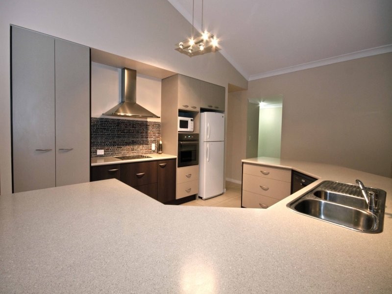 5 Angourie Crescent, Pacific Pines QLD 4211