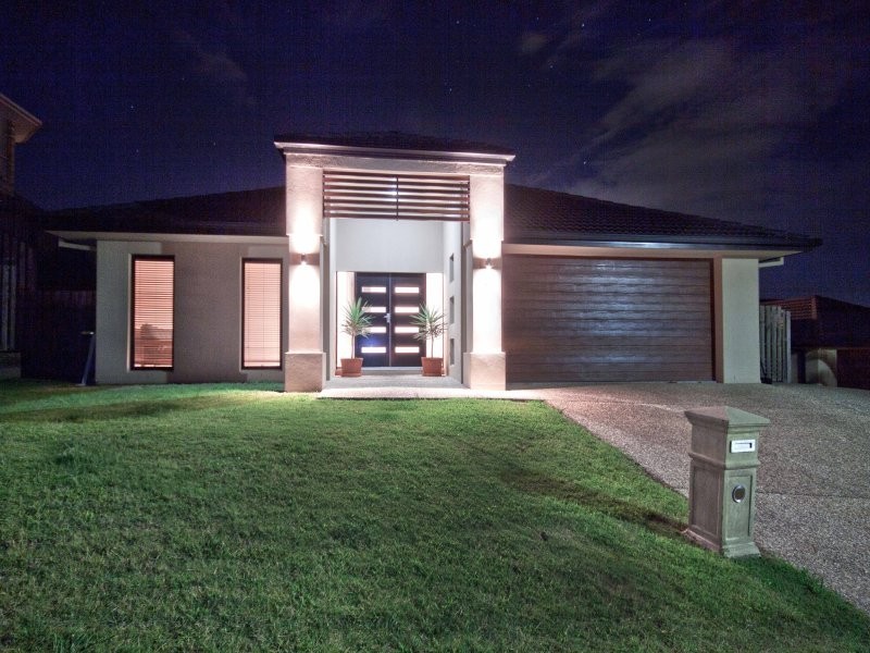 5 Angourie Crescent, Pacific Pines QLD 4211
