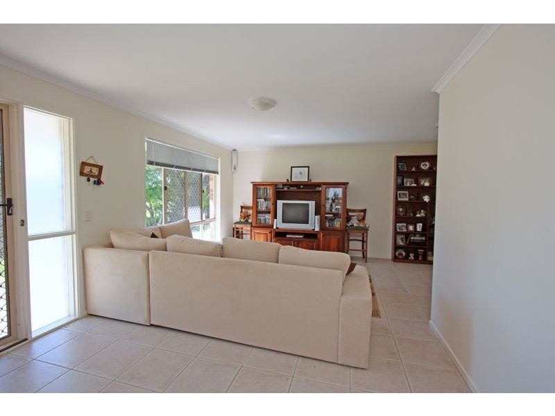 8 malekula Rise, Pacific Pines QLD 4211