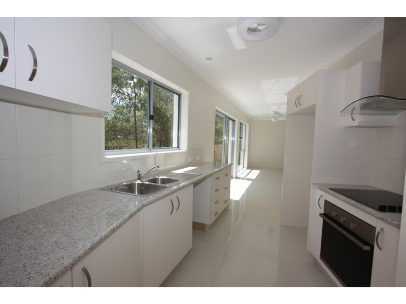 2/1 Aspect place, Pacific Pines QLD 4211