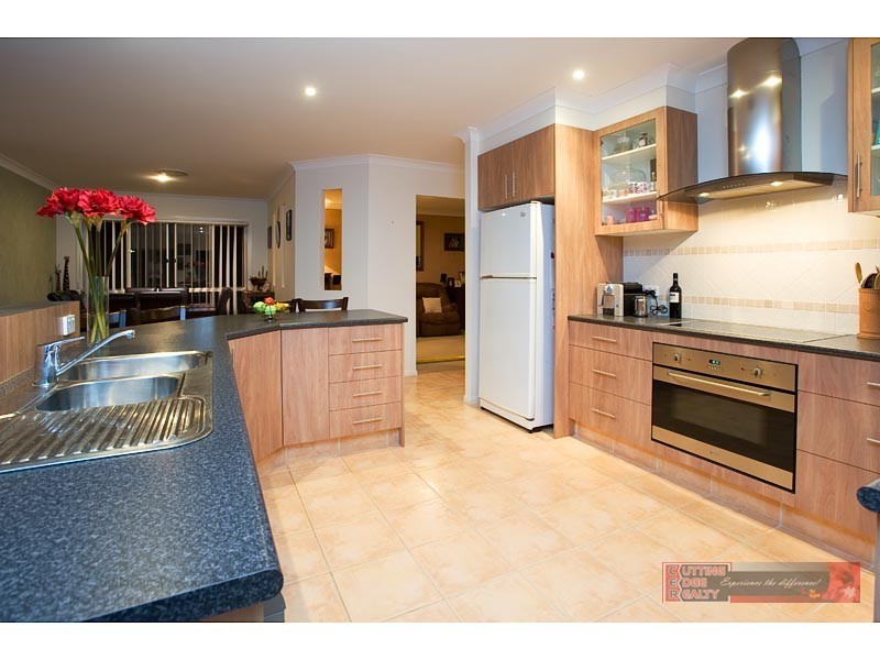 12 Tallow St, Pacific Pines QLD 4211