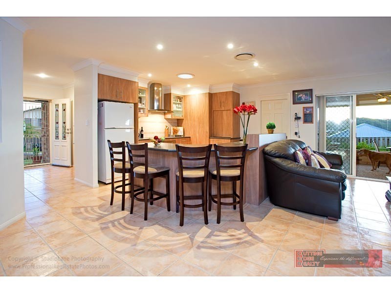 12 Tallow St, Pacific Pines QLD 4211