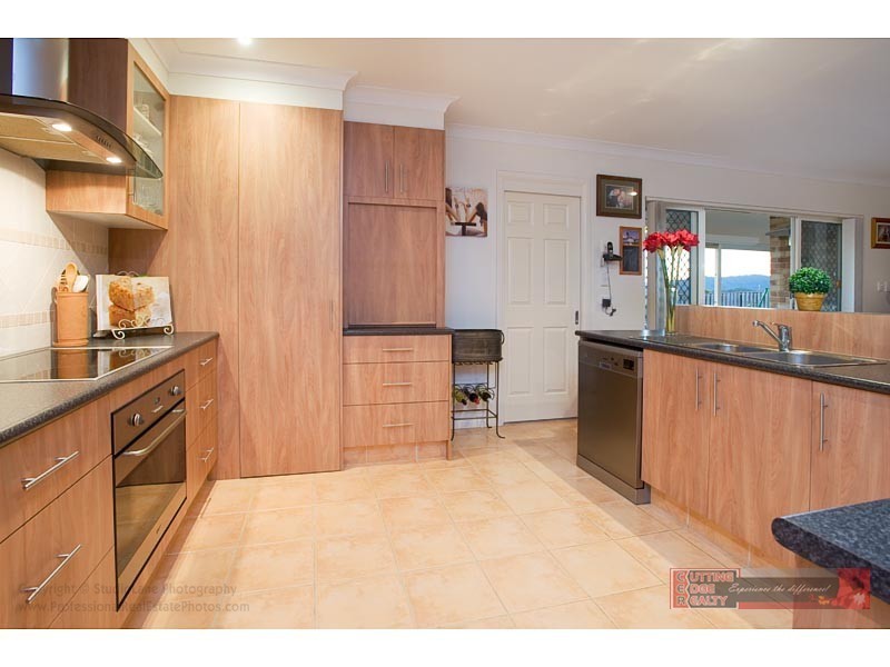 12 Tallow St, Pacific Pines QLD 4211