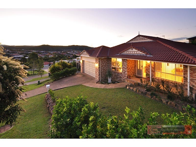 12 Tallow St, Pacific Pines QLD 4211