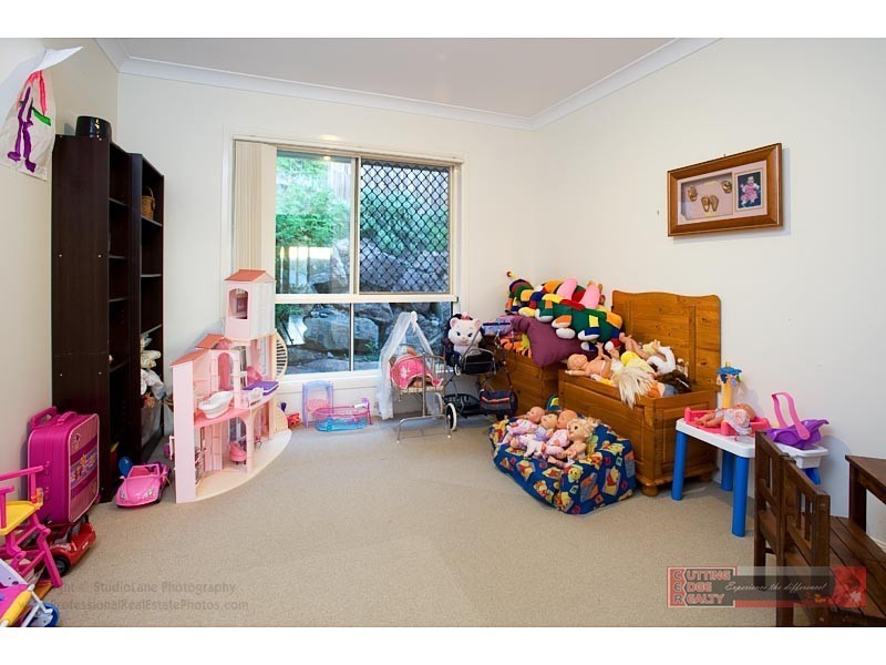 12 Tallow St, Pacific Pines QLD 4211