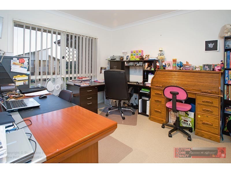 12 Tallow St, Pacific Pines QLD 4211