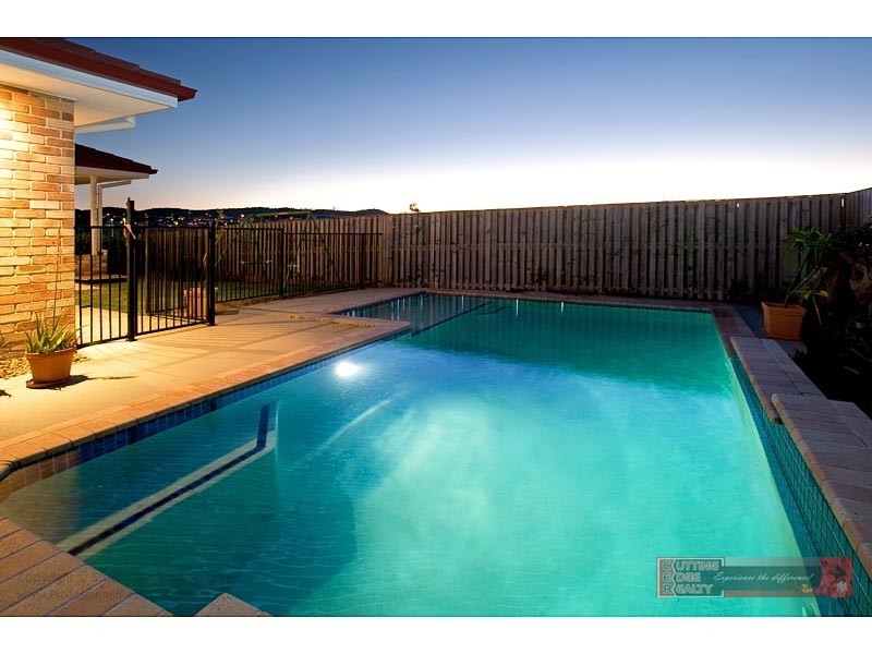 12 Tallow St, Pacific Pines QLD 4211