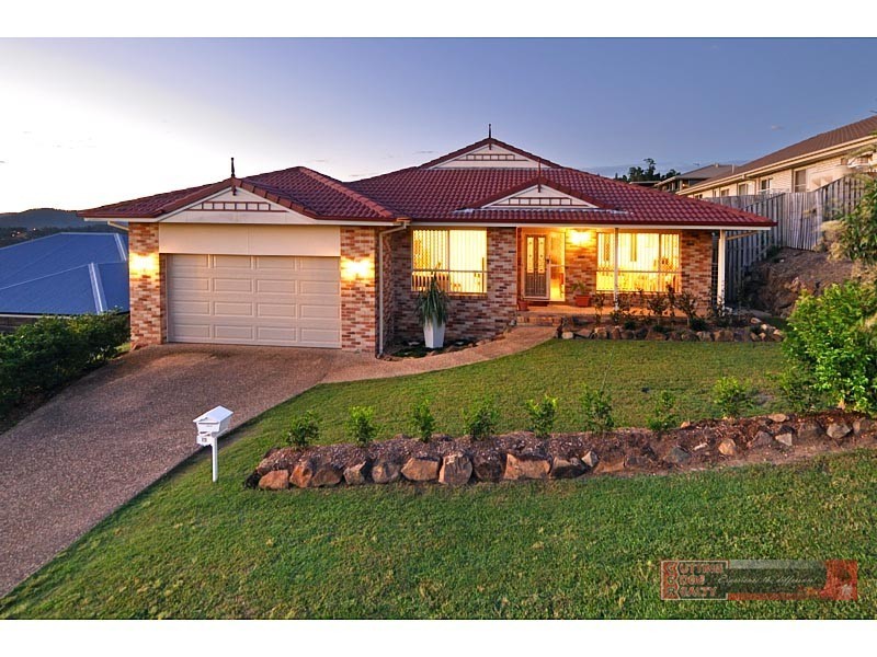 12 Tallow St, Pacific Pines QLD 4211