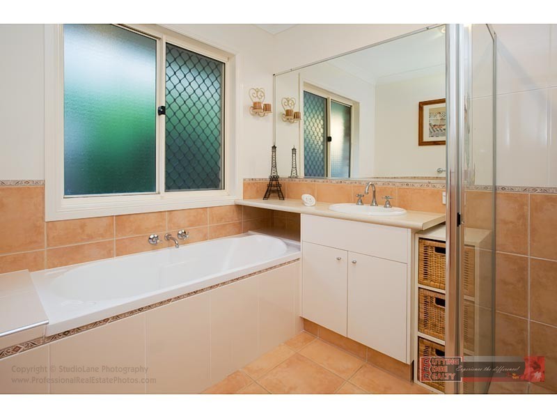 12 Tallow St, Pacific Pines QLD 4211