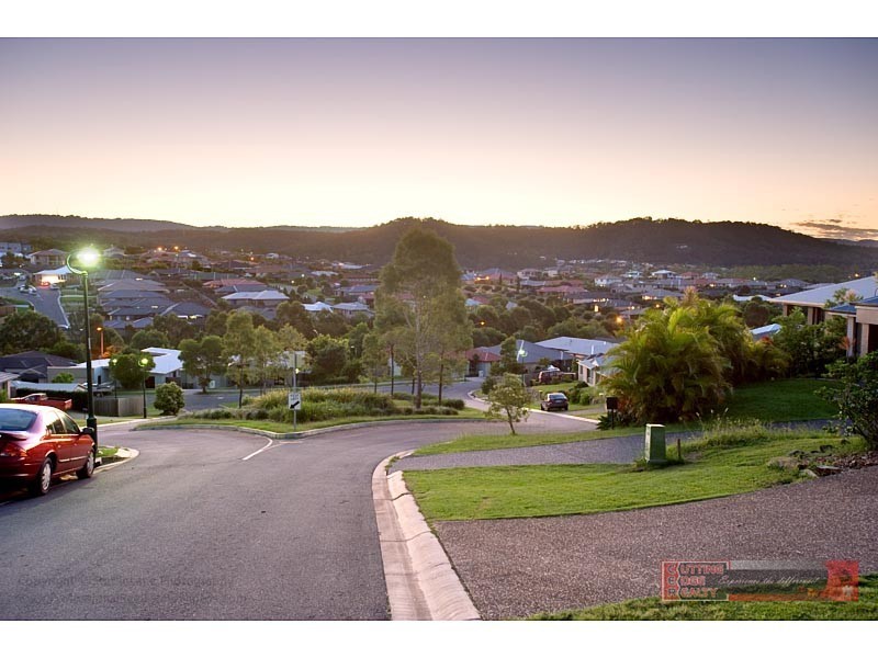 12 Tallow St, Pacific Pines QLD 4211