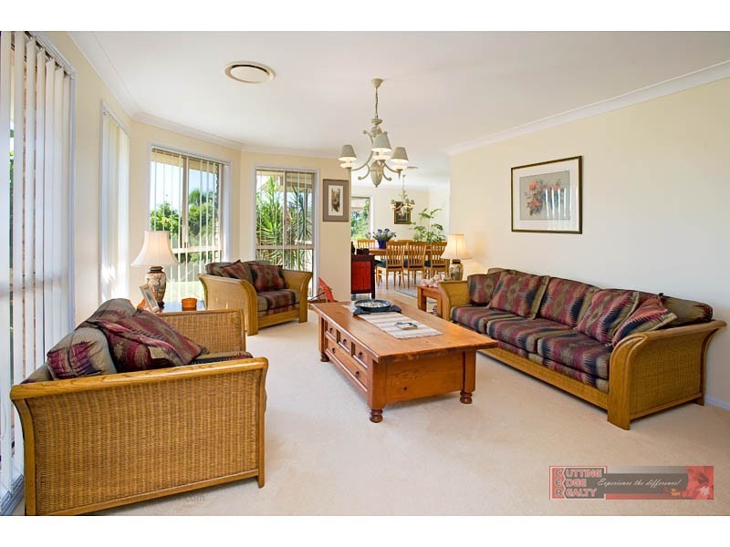 12 White City Dr, Oxenford QLD 4210