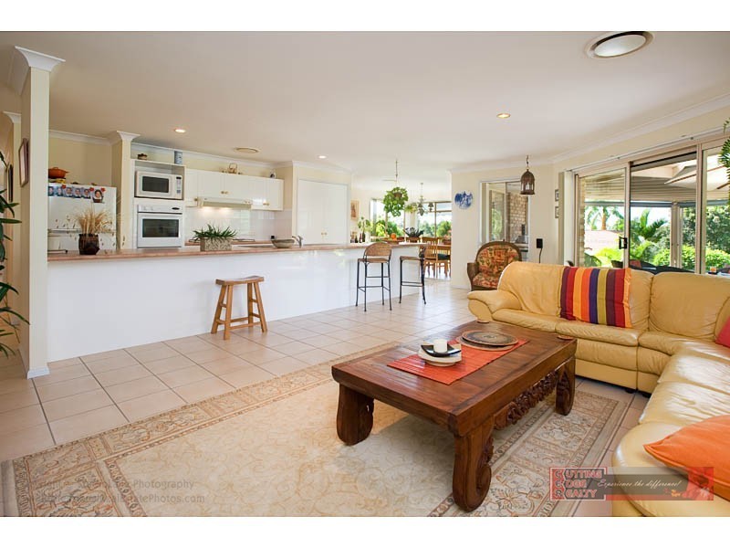 12 White City Dr, Oxenford QLD 4210