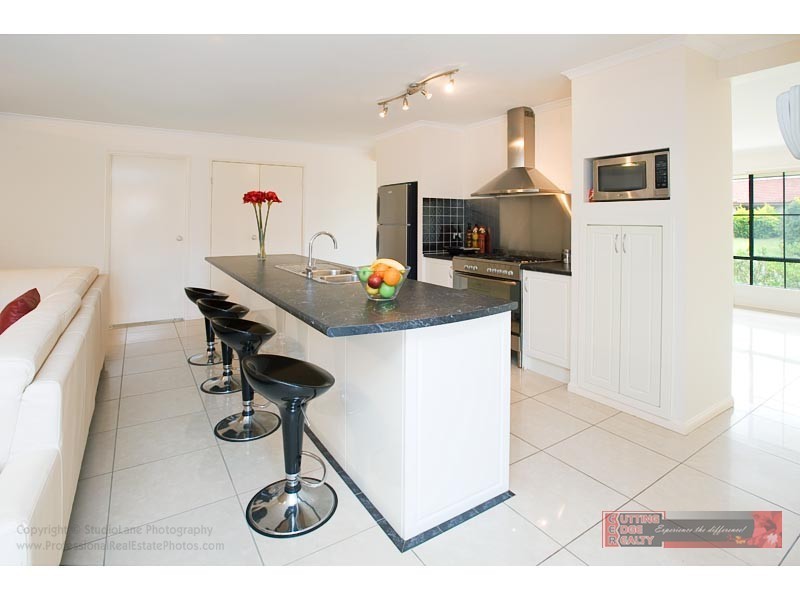 4 Fitzgerald Close, Maudsland QLD 4210