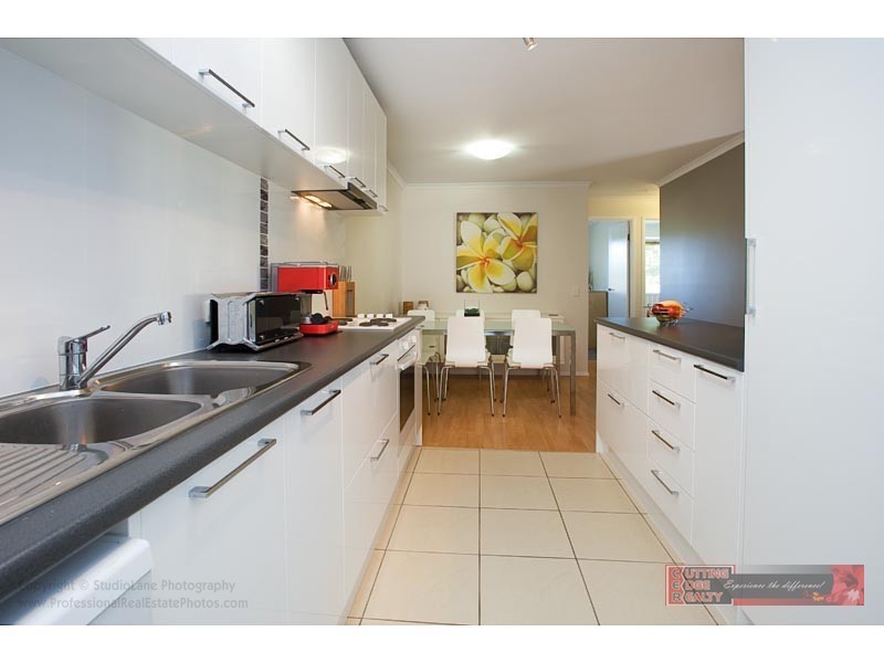 1/6 Musical Court, Oxenford QLD 4210