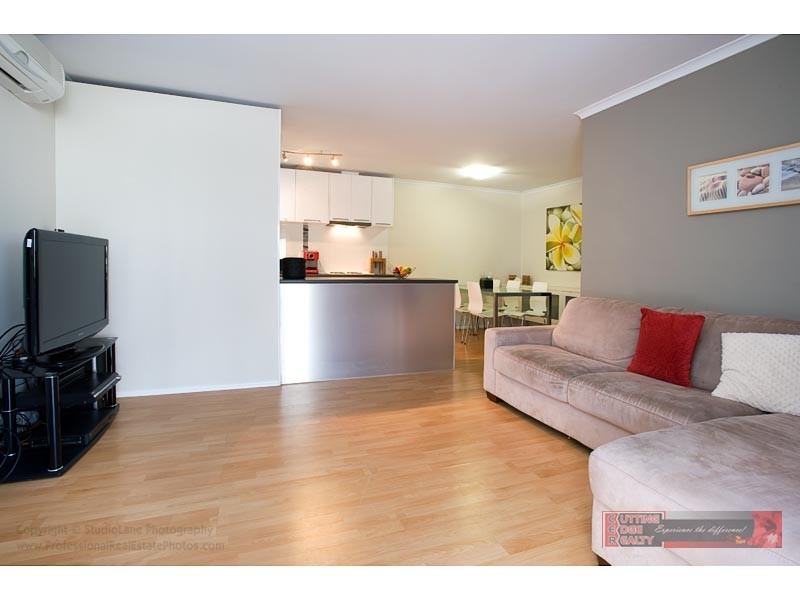 1/6 Musical Court, Oxenford QLD 4210