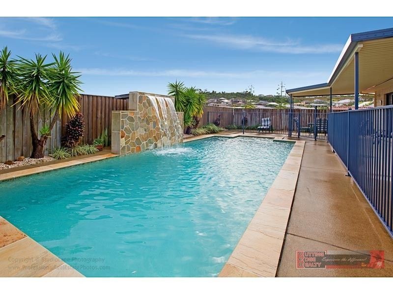 4 coonowrin Street, Pacific Pines QLD 4211