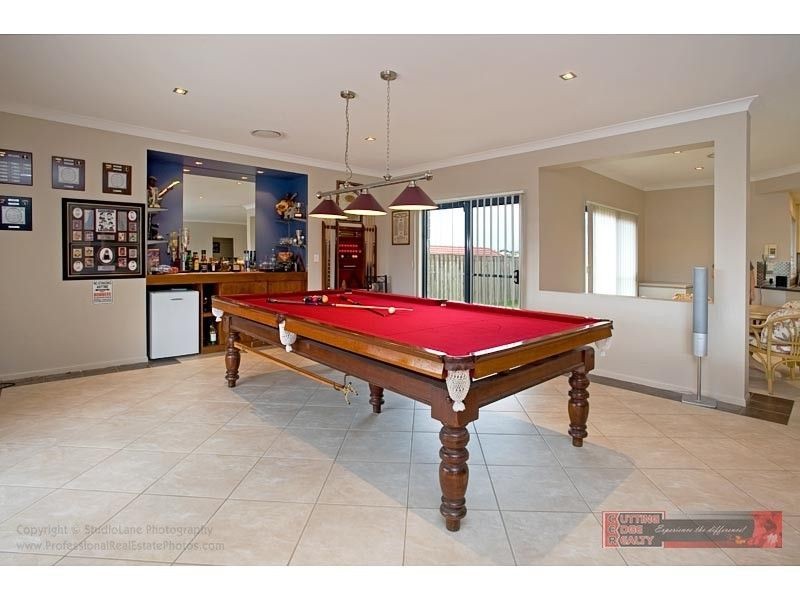 4 coonowrin Street, Pacific Pines QLD 4211