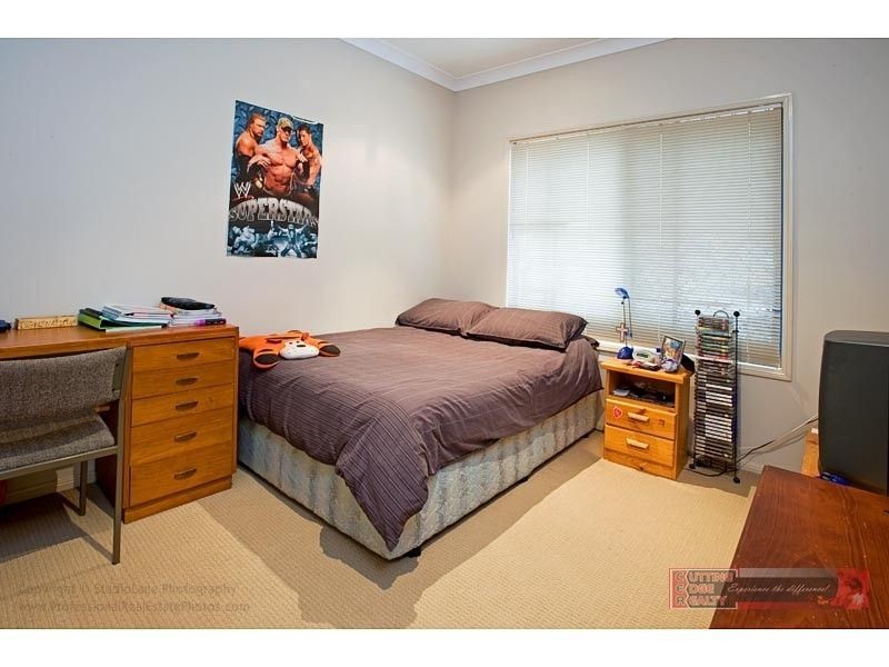 4 coonowrin Street, Pacific Pines QLD 4211