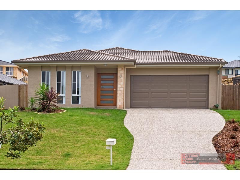 18 Hawkesbury, Pacific Pines QLD 4211