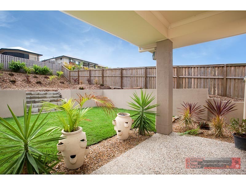 18 Hawkesbury, Pacific Pines QLD 4211