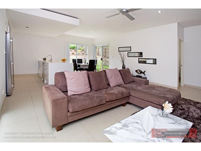 18 Hawkesbury, Pacific Pines QLD 4211