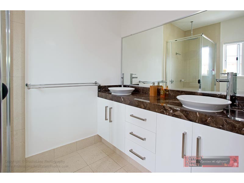 18 Hawkesbury, Pacific Pines QLD 4211