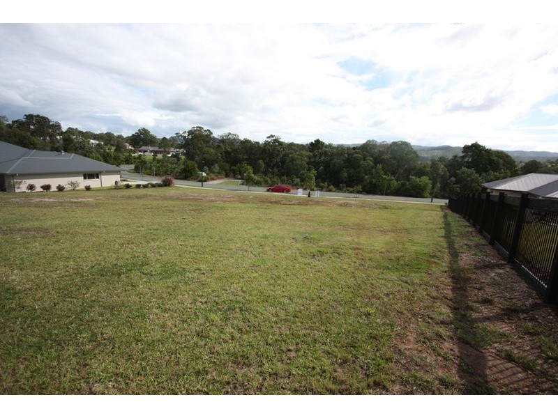 18 Lagoon Park Dr, Maudsland QLD 4210