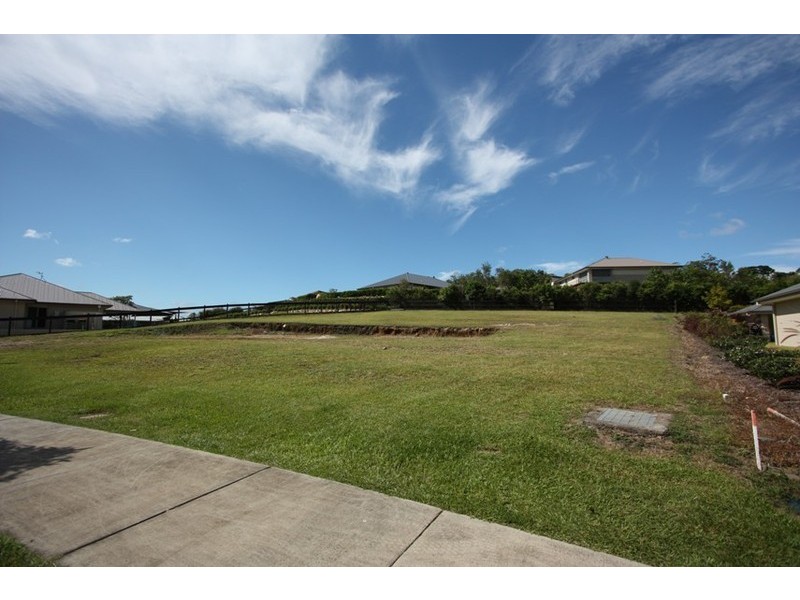 18 Lagoon Park Dr, Maudsland QLD 4210