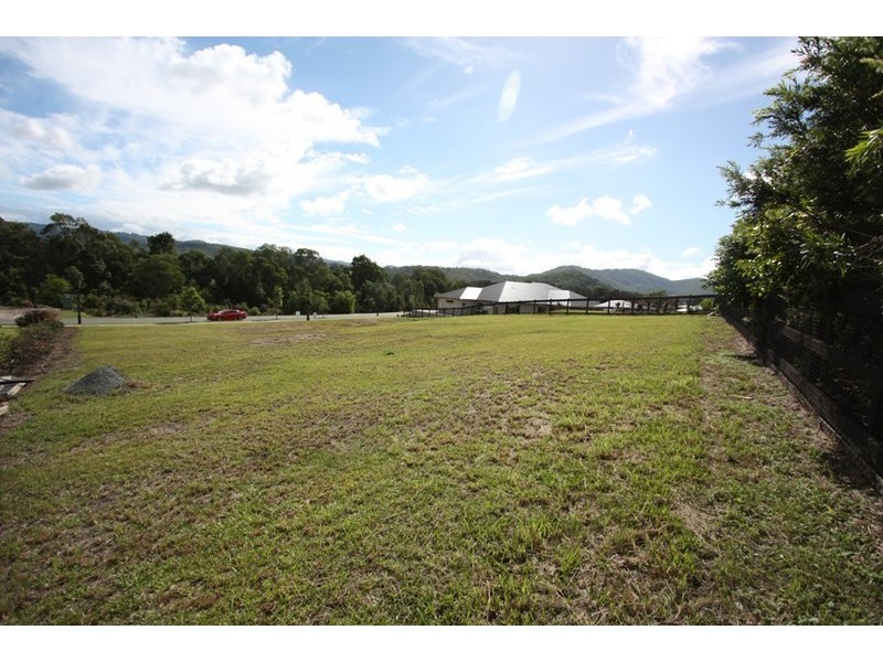 18 Lagoon Park Dr, Maudsland QLD 4210