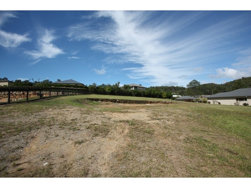 18 Lagoon Park Dr, Maudsland QLD 4210
