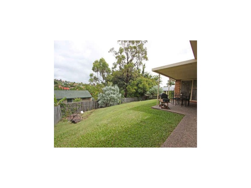 6 Tuvalu St, Pacific Pines QLD 4211