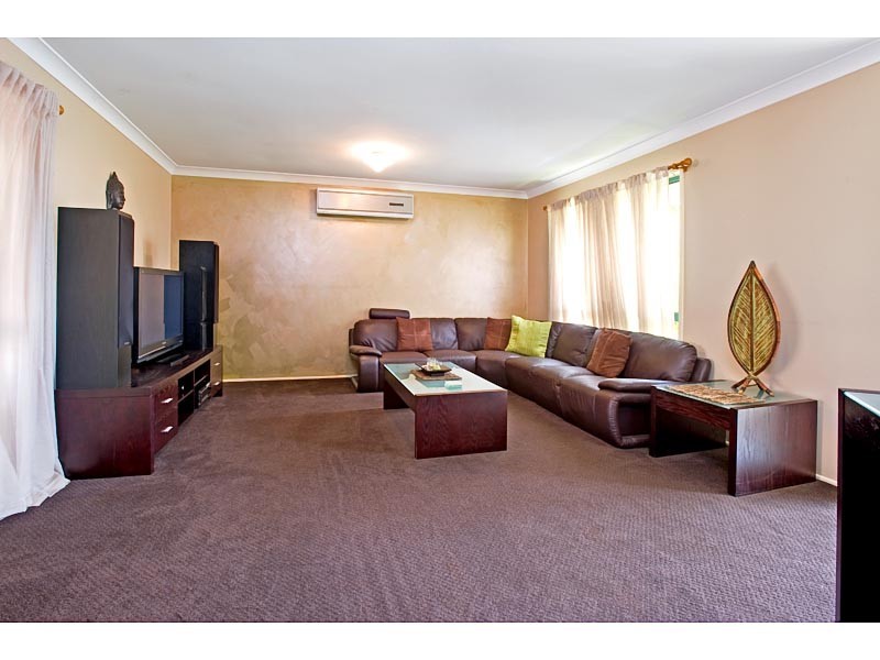 4 Chatham Avenue, Pacific Pines QLD 4211