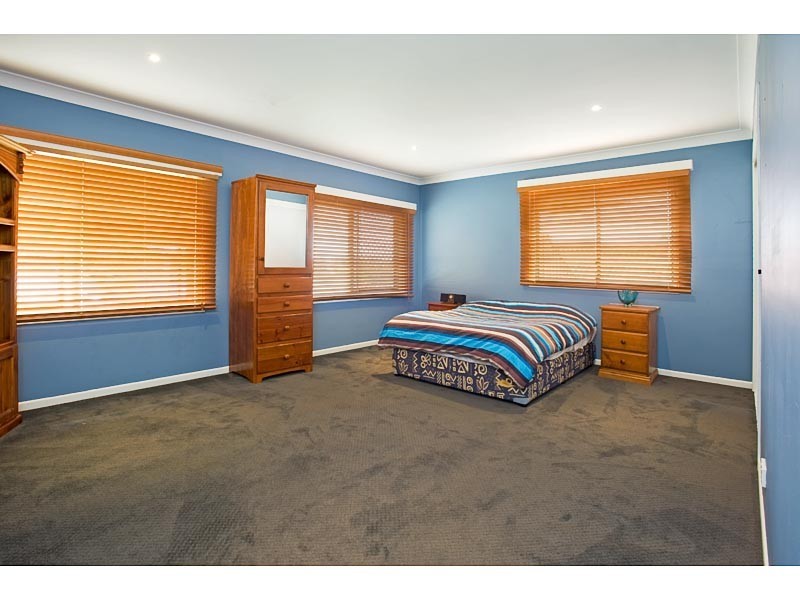4 Chatham Avenue, Pacific Pines QLD 4211