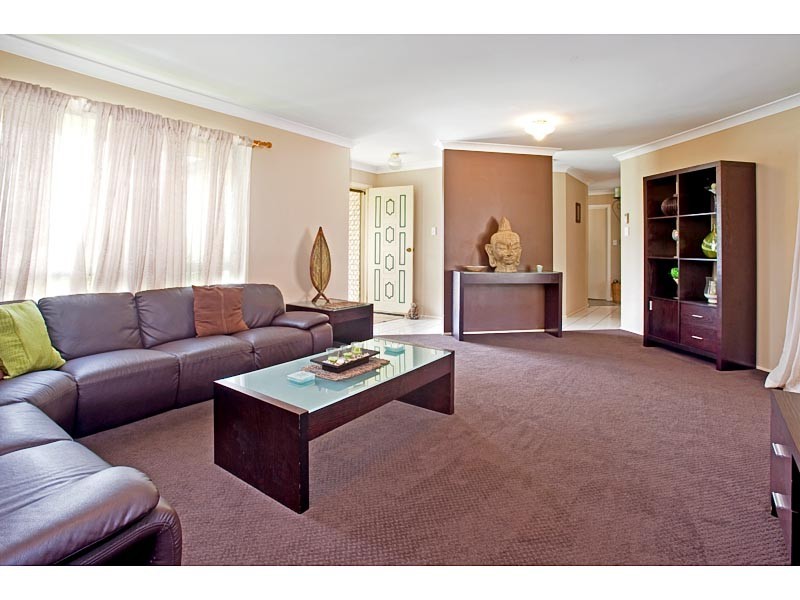 4 Chatham Avenue, Pacific Pines QLD 4211