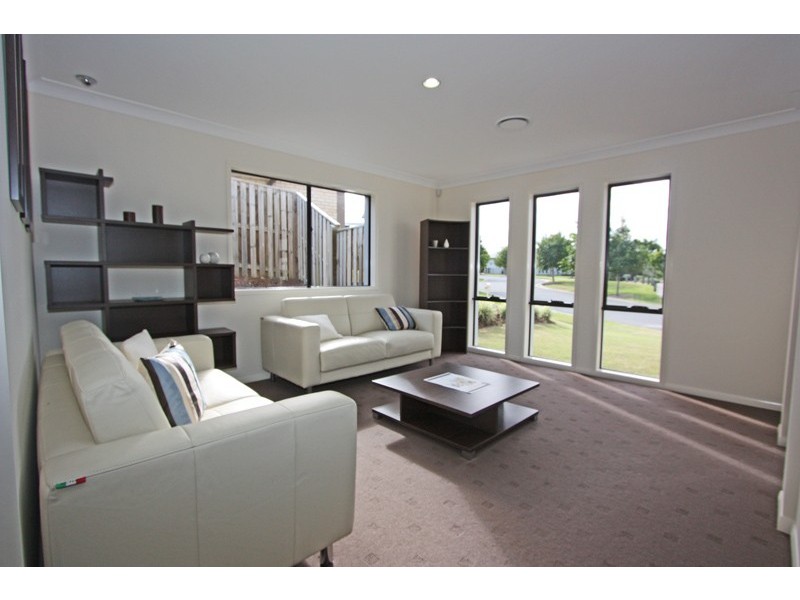 57 LAUGHLEN CHASE, Pacific Pines QLD 4211