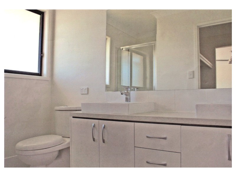 1/15 BARRADEEN, Pacific Pines QLD 4211