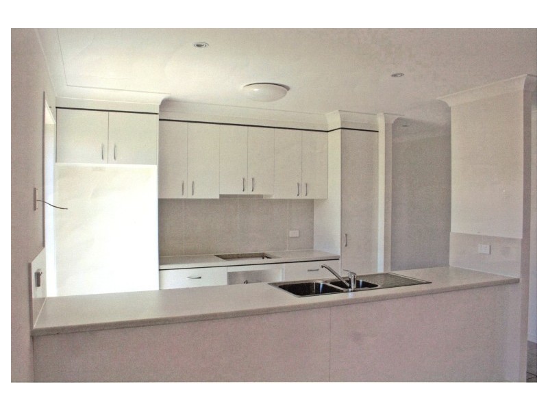 1/15 BARRADEEN, Pacific Pines QLD 4211