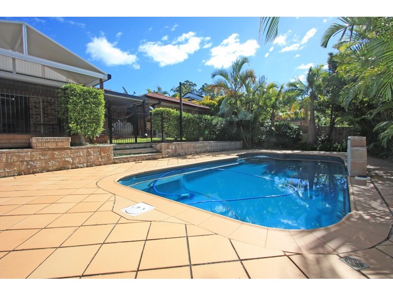 3 FLINT CT, Pacific Pines QLD 4211