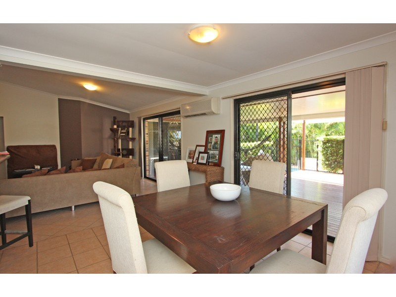 3 FLINT CT, Pacific Pines QLD 4211