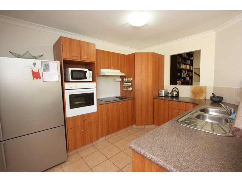 3 FLINT CT, Pacific Pines QLD 4211