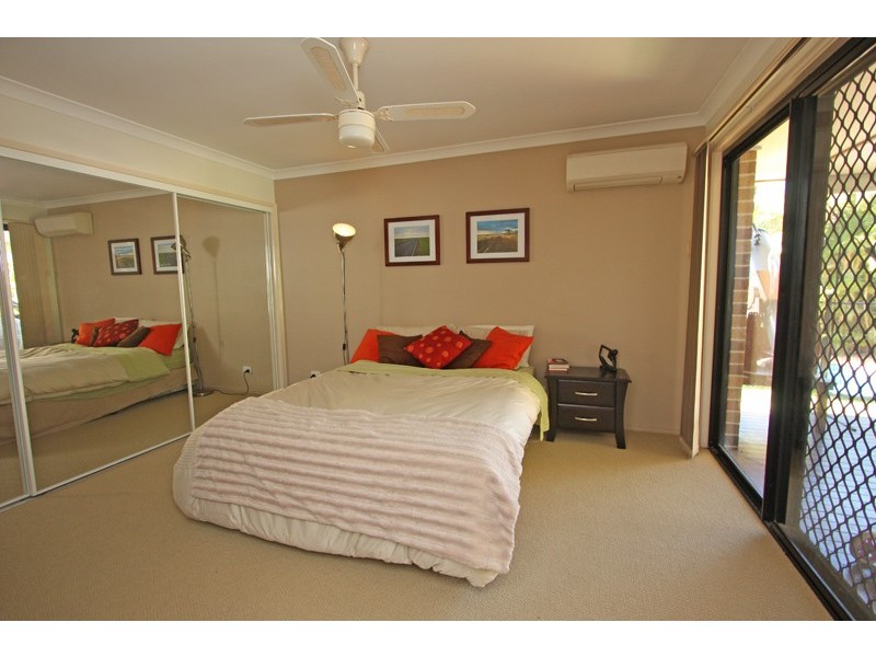 3 FLINT CT, Pacific Pines QLD 4211