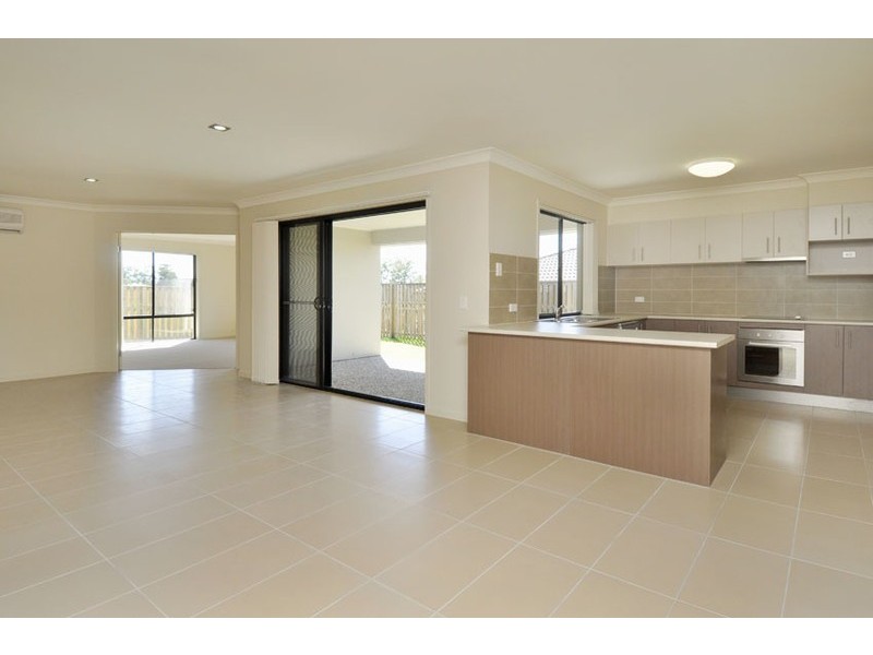 9  STARKEY ST, Pacific Pines QLD 4211