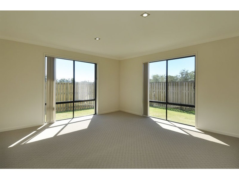 9  STARKEY ST, Pacific Pines QLD 4211