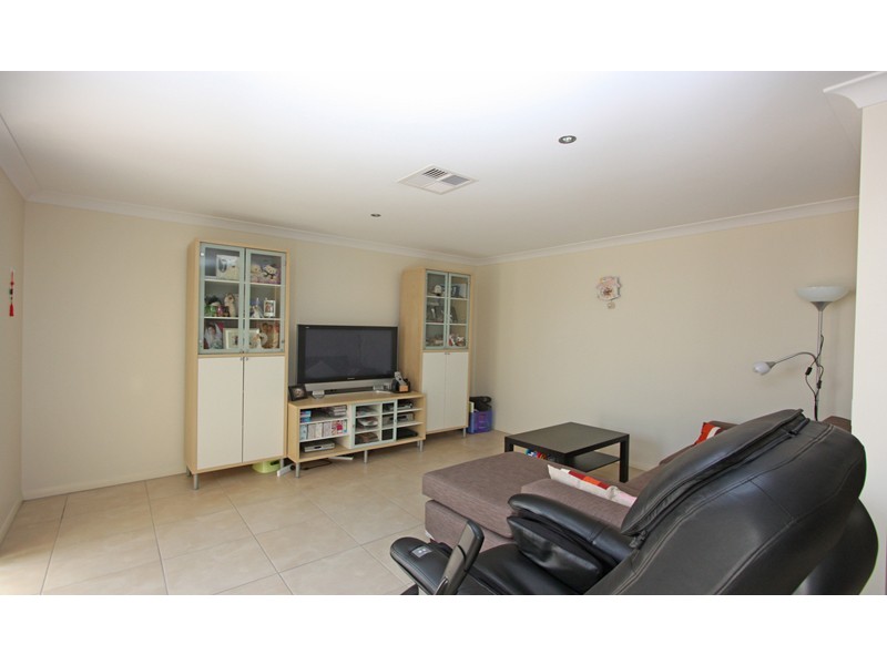 27 MALONEY CRES, Maudsland QLD 4210