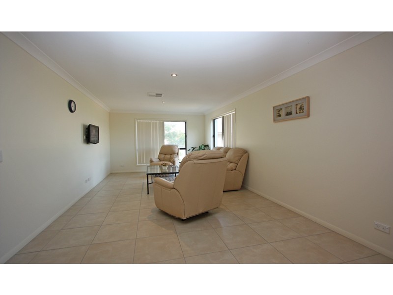 27 MALONEY CRES, Maudsland QLD 4210