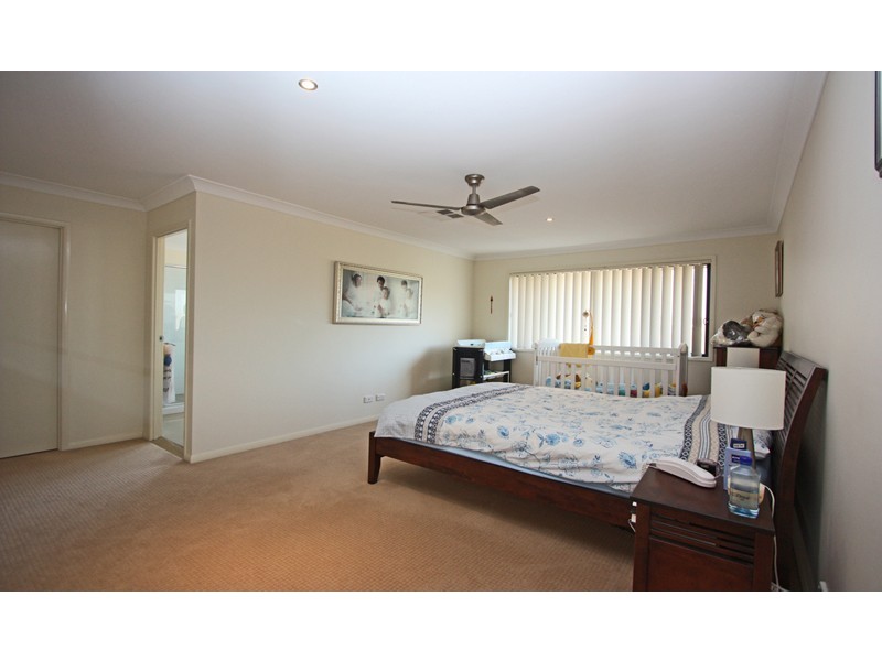 27 MALONEY CRES, Maudsland QLD 4210