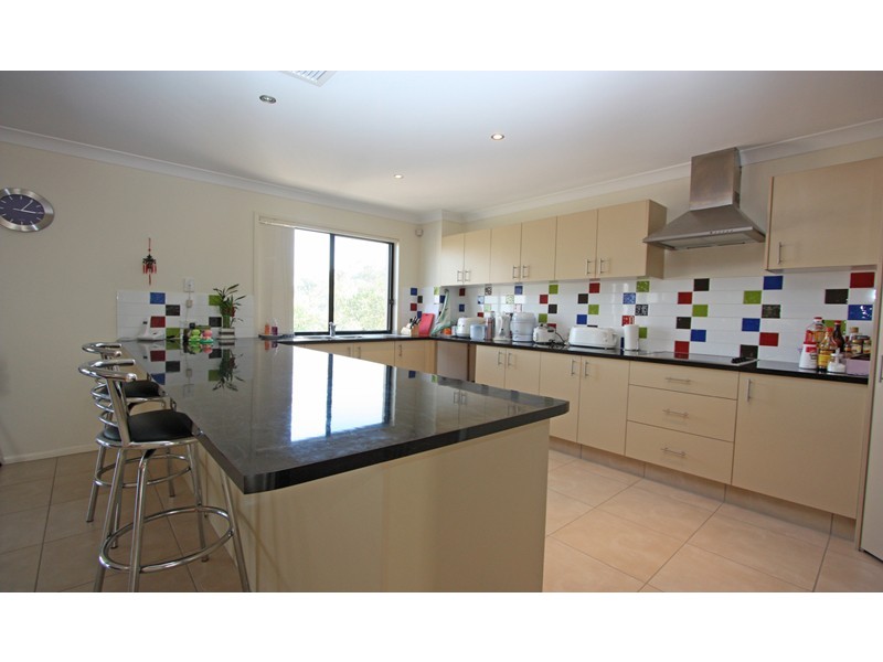 27 MALONEY CRES, Maudsland QLD 4210