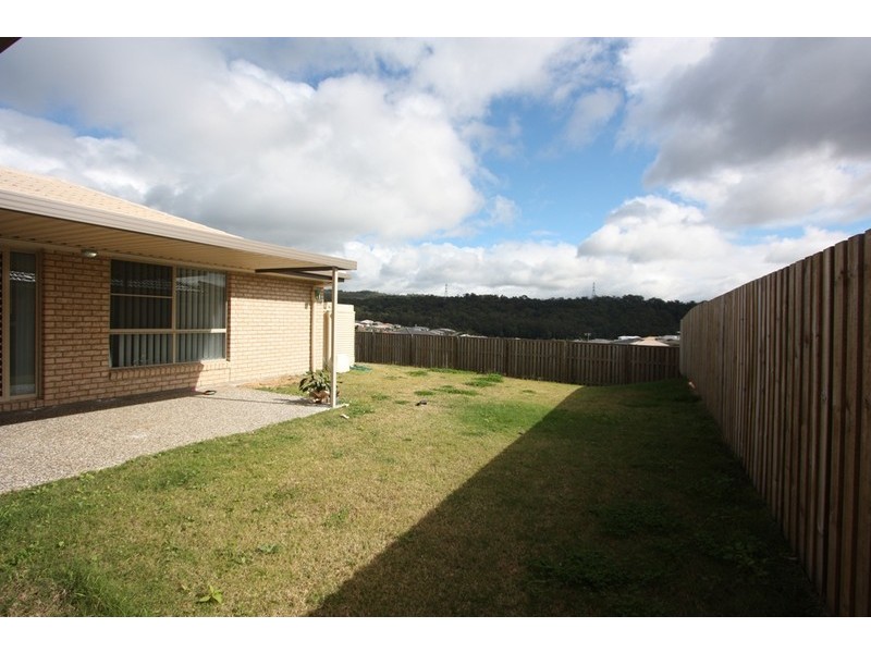 35 HAWKESBURY AVE, Pacific Pines QLD 4211
